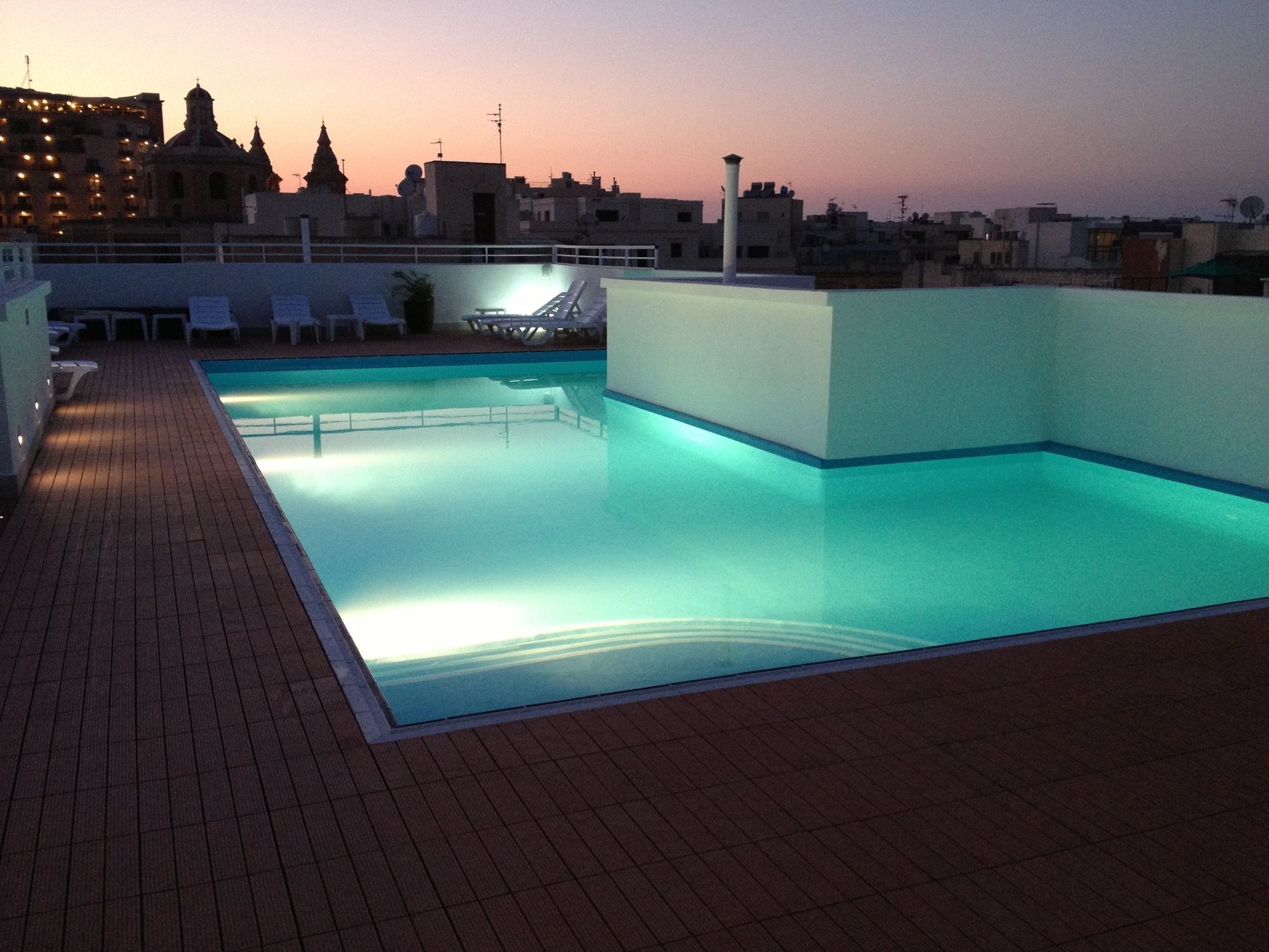Day'S Inn Hotel And Residence Sliema Kültér fotó